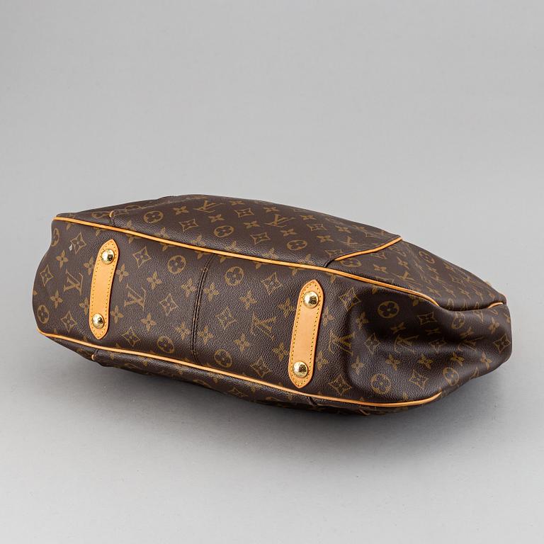 Louis Vuitton,.