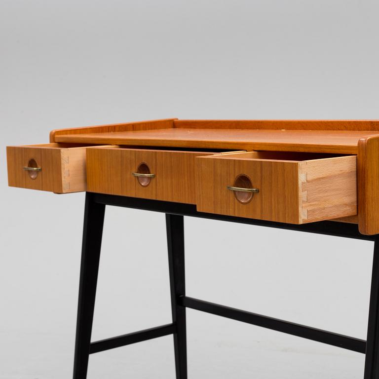 a 1950's dressing table.