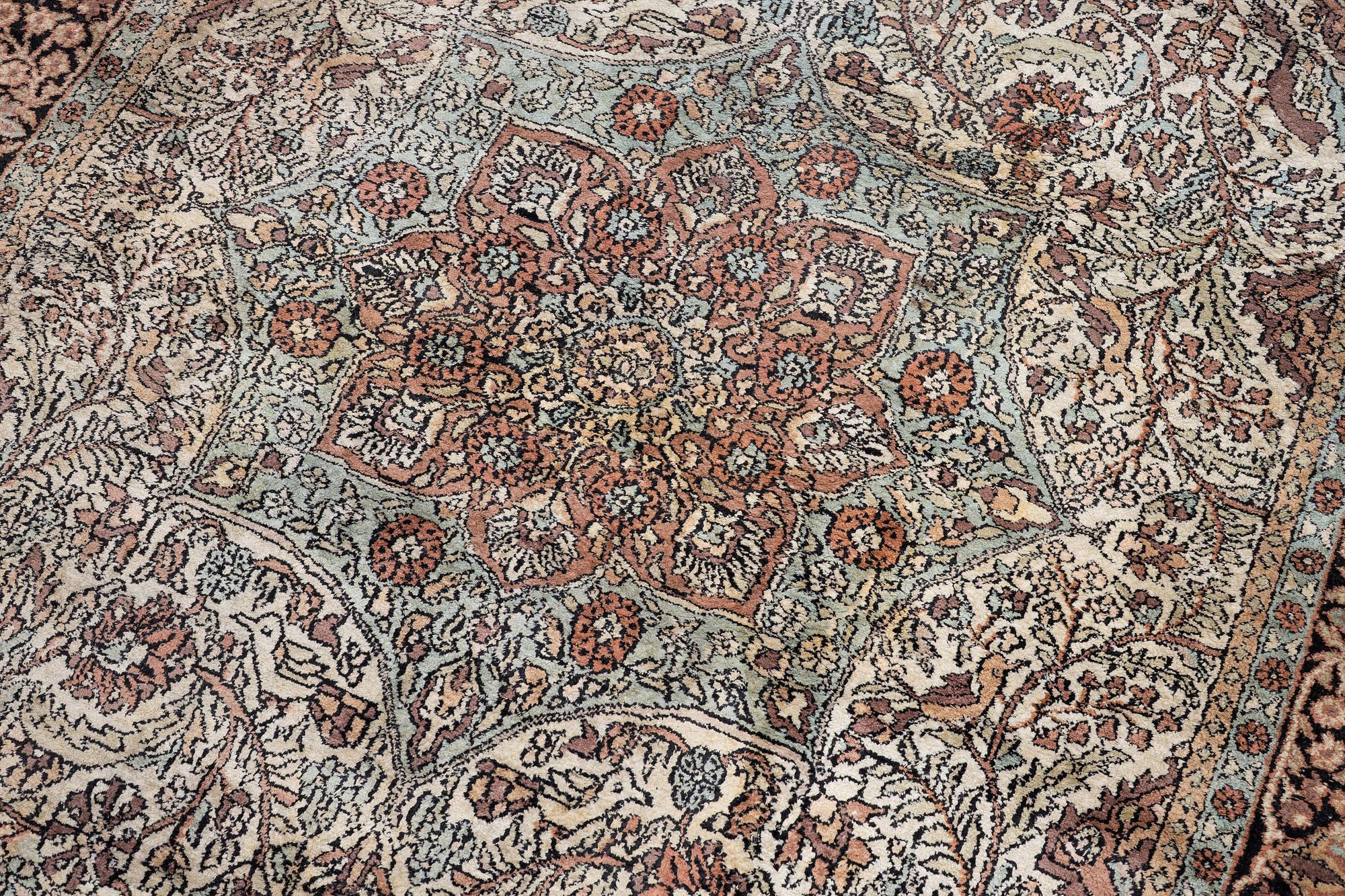 Matta, Kashmir, ca 203 x 150 cm.