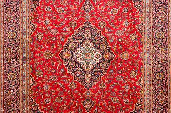 A Keshan carpet, c. 397 x 295 cm.