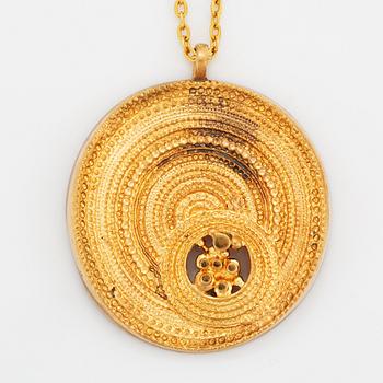 A Jorma Laine pendant with a chain in gilded bronze, "Chic".