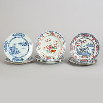 A set of seven (2+2+3) famille rose dishes, Qing dynasty, Qianlong (1736-95).