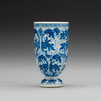 698. A blue and white cup with stand and a goblet, Qing dynasty, Kangxi (1662-1722).