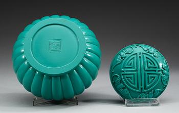 A turkoise coloured Beijing glass suger bowl with cover, Qing dynasty.