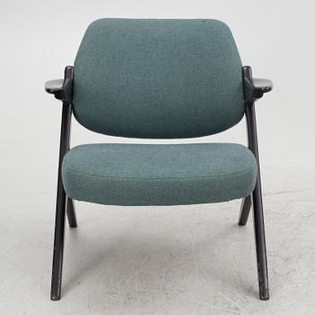 Bengt Ruda, a "Domstolsfåtöljen" armchair, from the "Triva"-series, Nordiska Kompaniet, Sweden, 1950's.