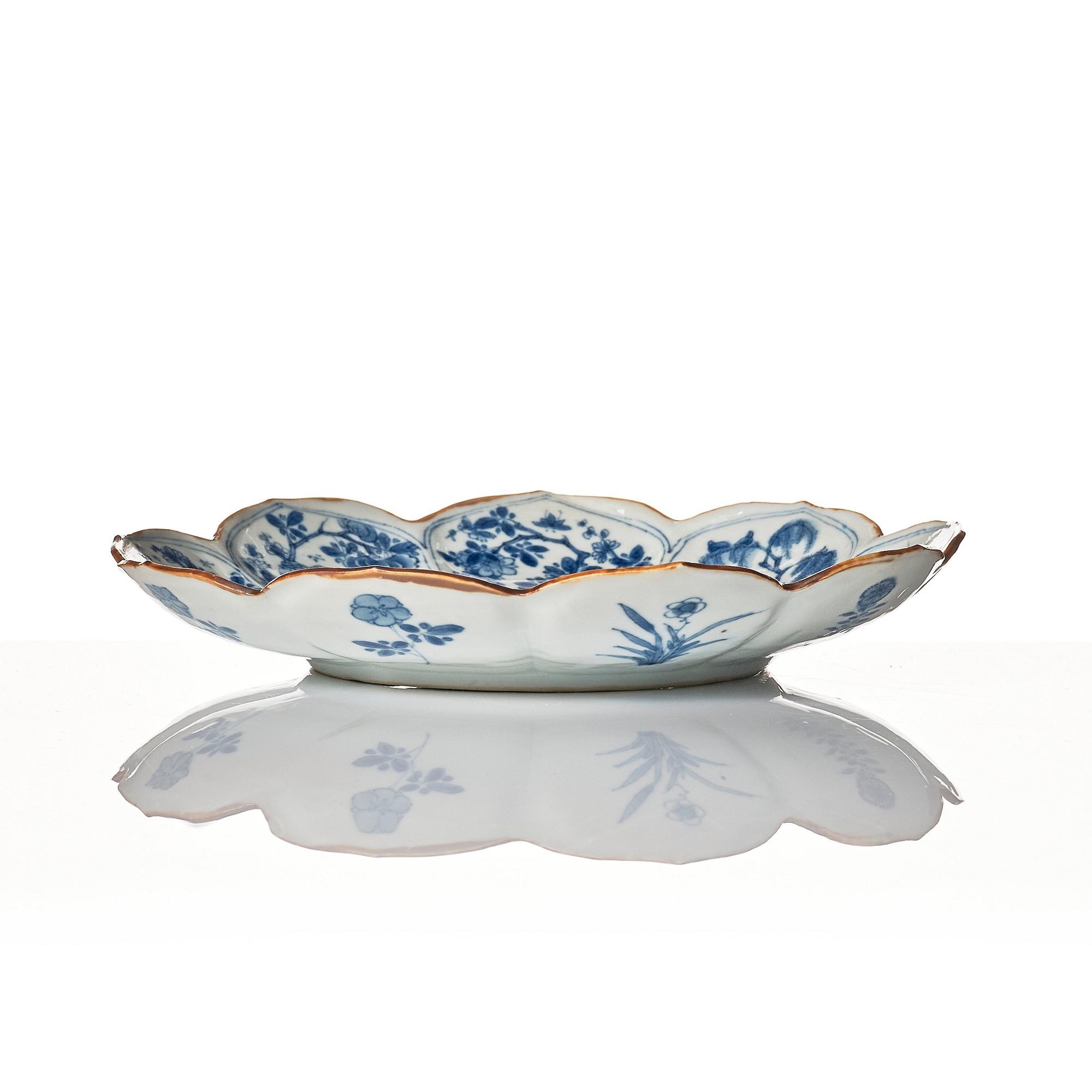A blue and white flower shaped dish, Qing dynasty, first half of the 18th Century.