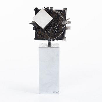 Arnaldo Pomodoro, "Piccola scultura".