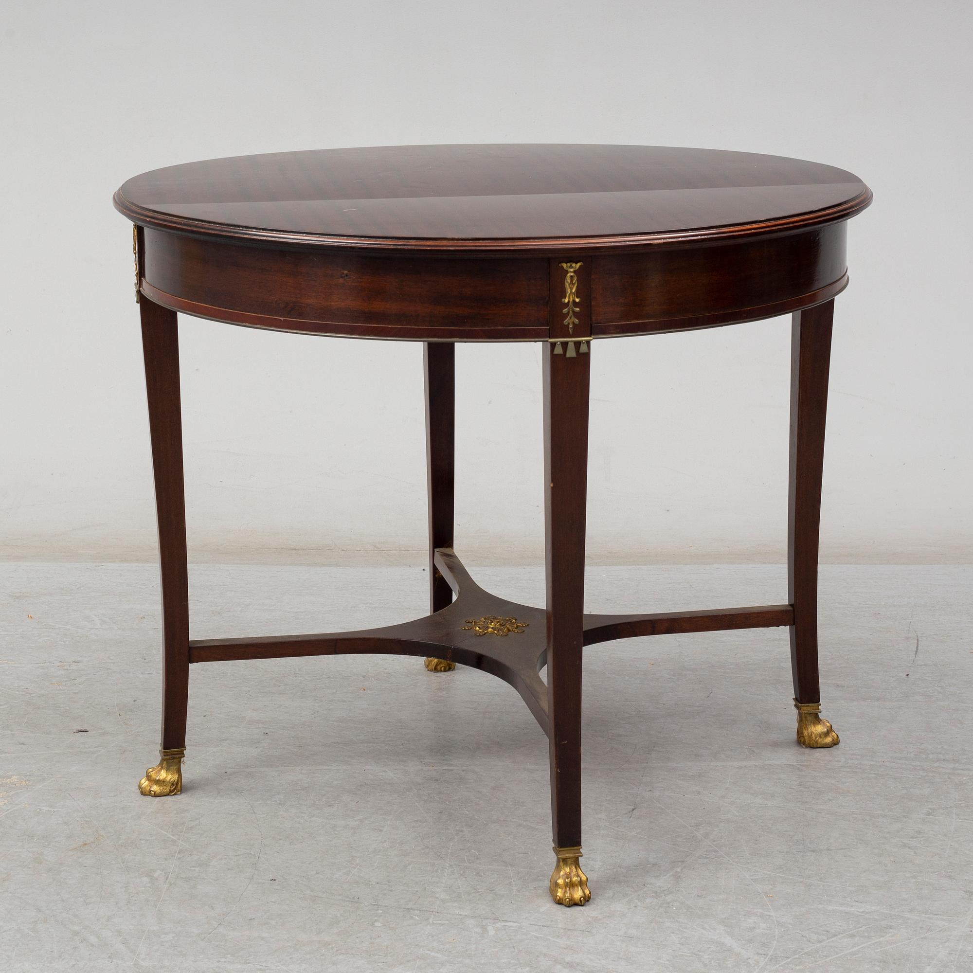 SALONGSBORD SAMT LAMPBORD, ett par, Sengustaviansk stil, tidigt 1900-tal.