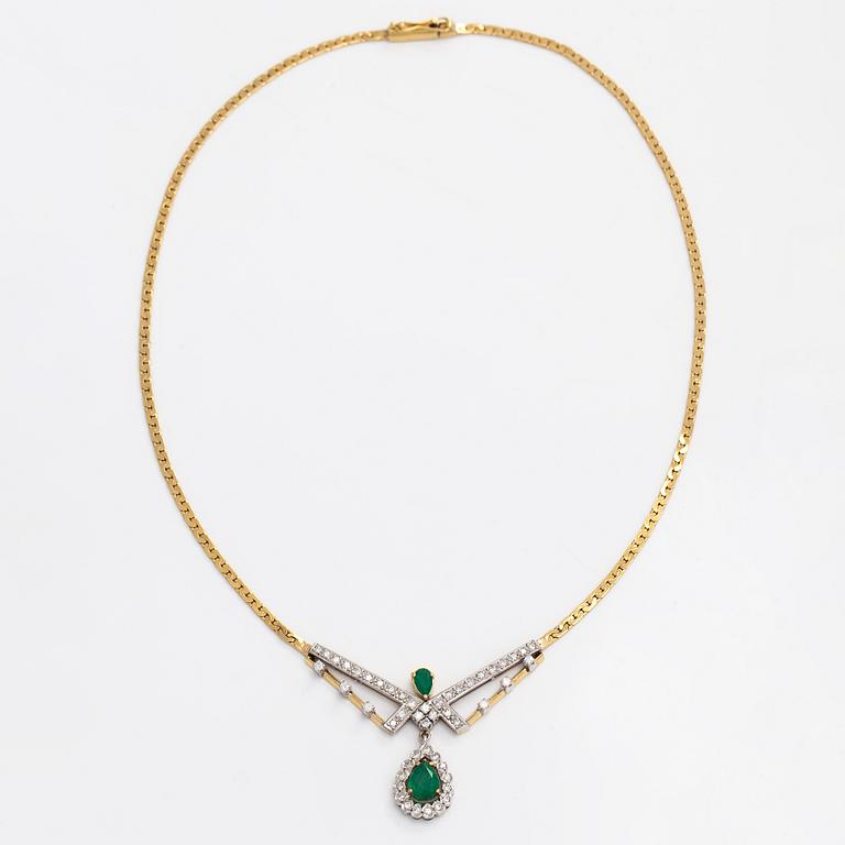 Halsband, collier, 18K guld med smaragder och diamanter.