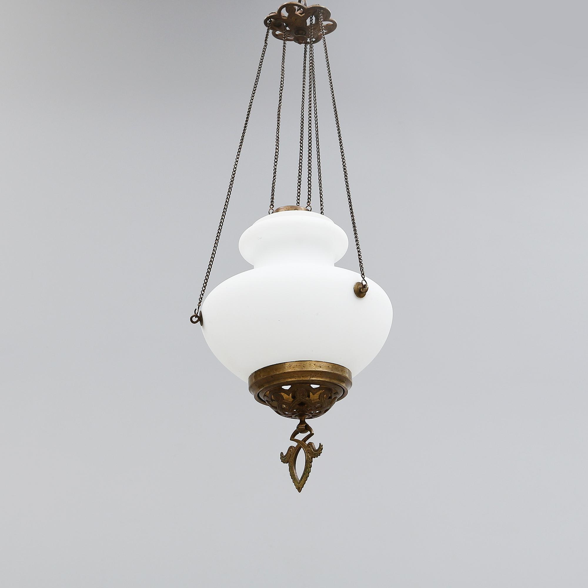 TAKAMPEL, glas och mässing, 1800-talets andra hälft. Höjd ca 36 cm.