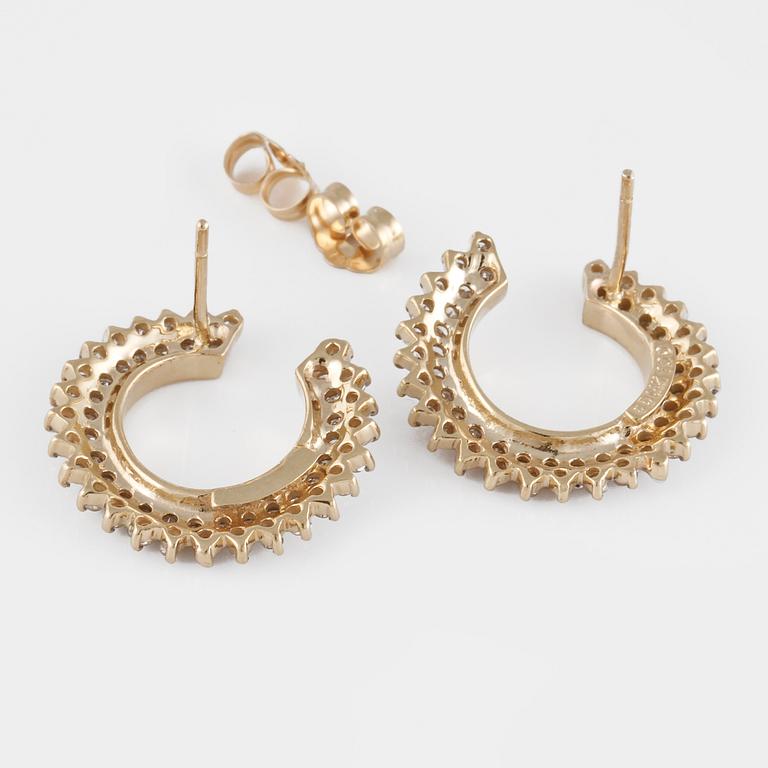 ÖRHÄNGEN, 14K guld med åttkantslipade diamanter Vikt 4,7 gram.
