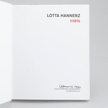 LOTTA HANNERZ, färglitografi. Signerad och numr 47/50. Bok medföljer.