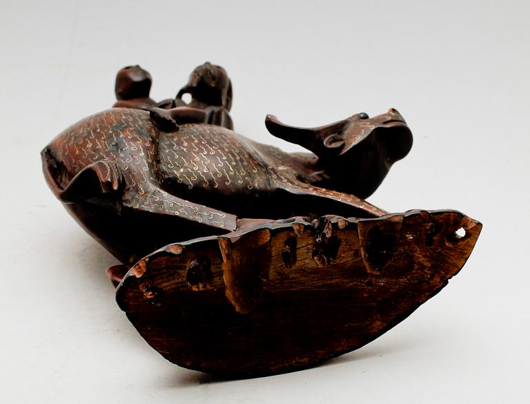 SKULPTUR, skuret trä, Kina, sannolikt 1900-tal.