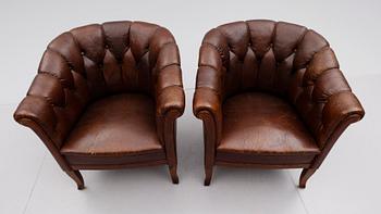 KLUBBFÅTÖLJER, 1 par, 1920-/30-tal.