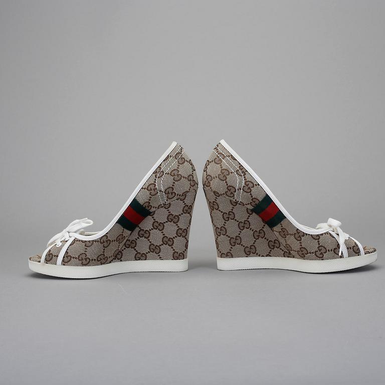 SKOR, Gucci.