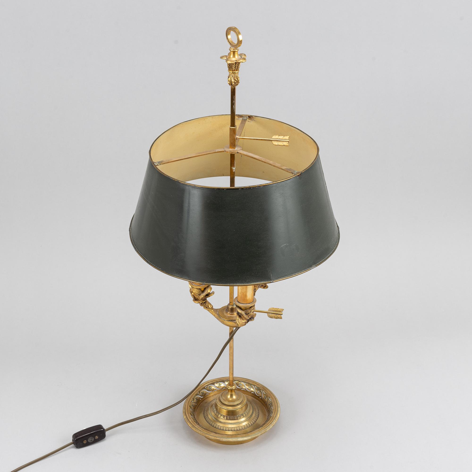 A Bouillotte table lamp, around the year 1900.