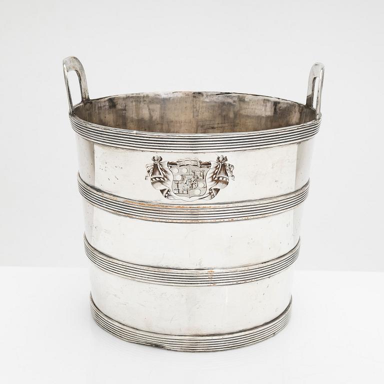 A George III Sheffield plate wine cooler, 19th century.