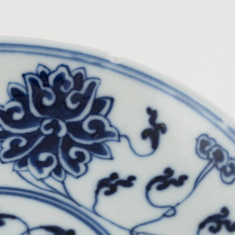 a pair of blue and white cups and three dishes, China, late Qing dynasty.