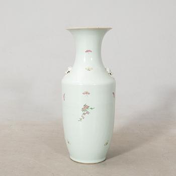 Floor vase China 20th century porcelain.