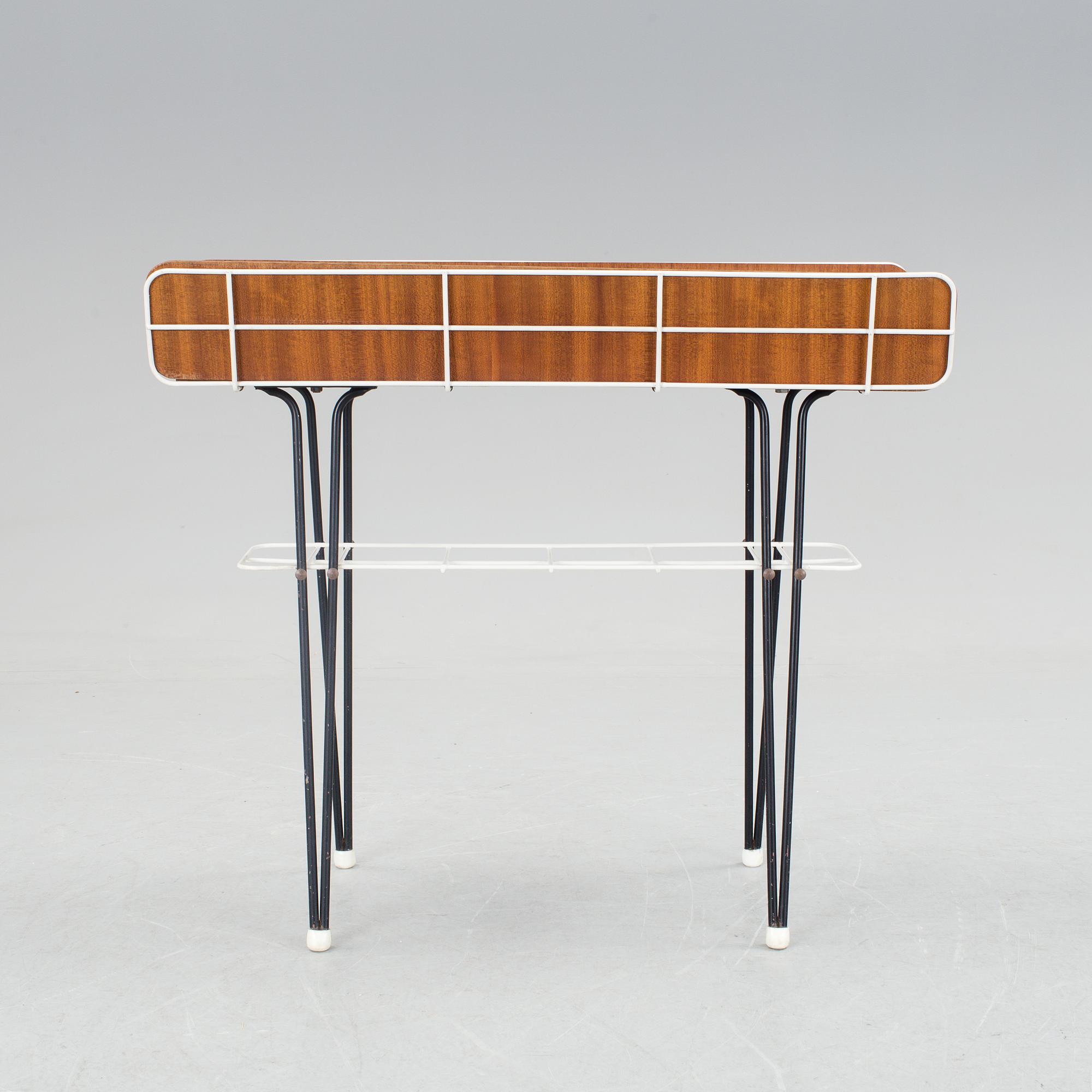 A mid 20th century jardiniere..