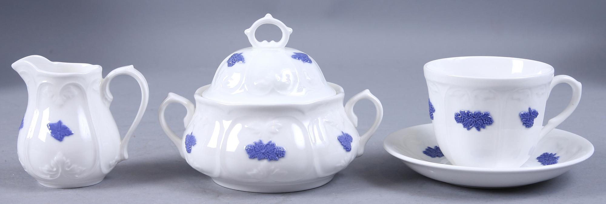 SERVISDELAR, 63 st, porslin, "Blå Blom" Gustavsberg.