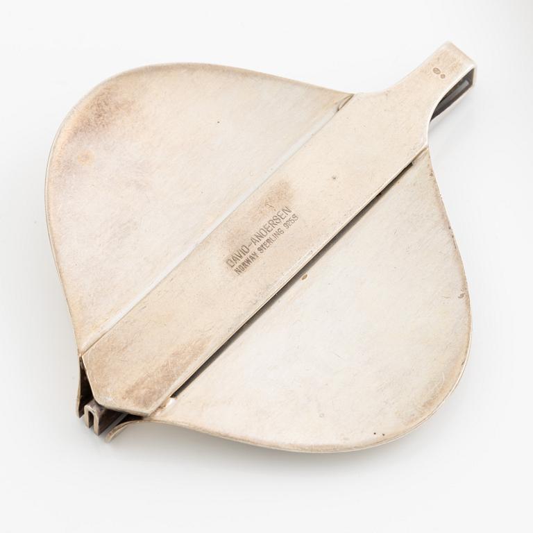 Bracelet and pendant, silver. Pendant by David Andersen, Norway.