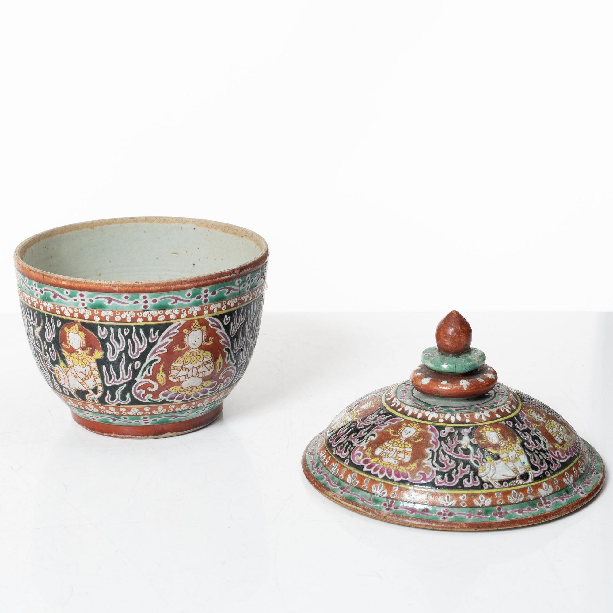 A Benjarong porcelain bowl with cover, Thailand, 19th century.