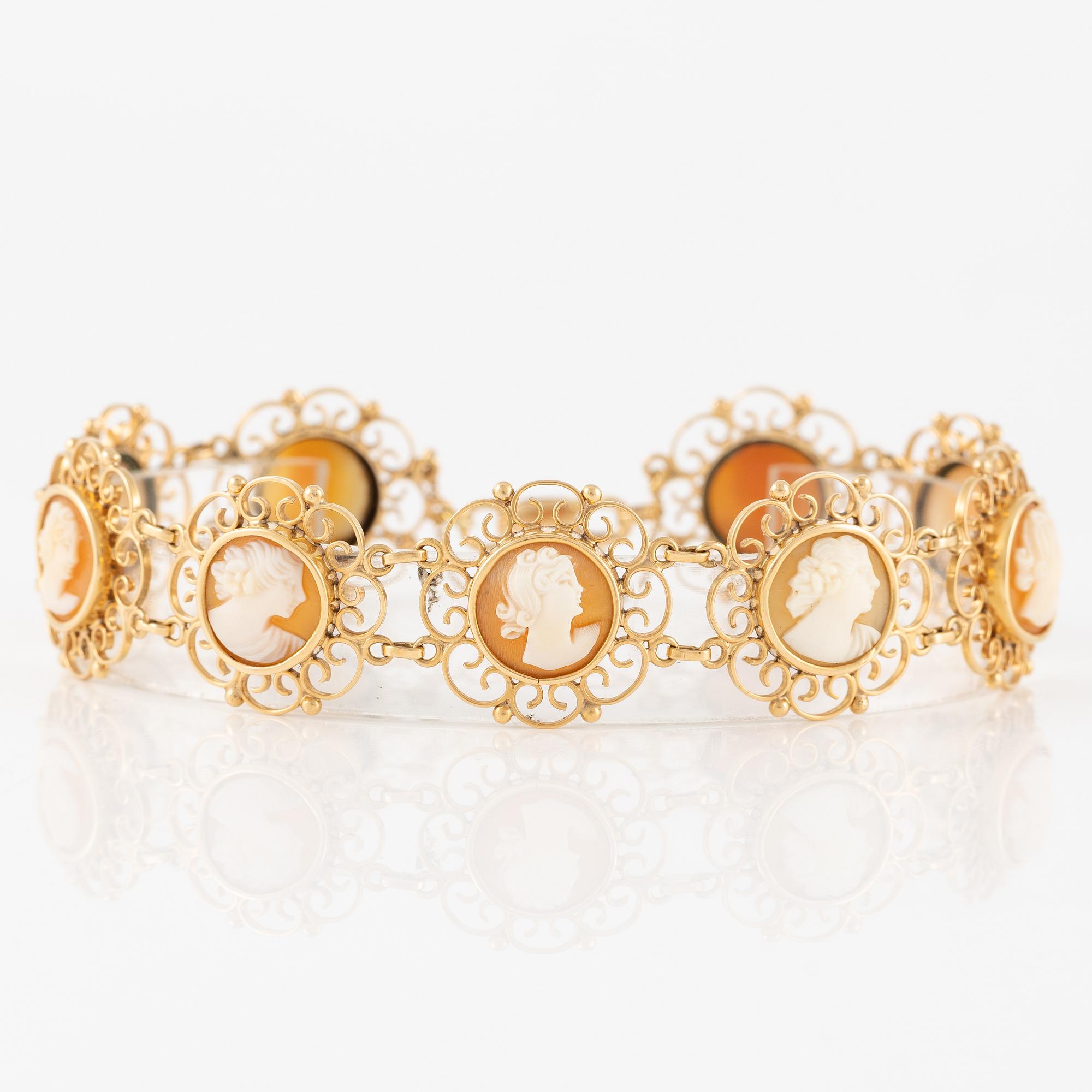 Armband, 18K guld med snäckskalscamé.