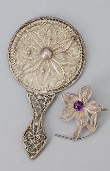 BROSCH samt SPEGEL, silver, 1900-tal.