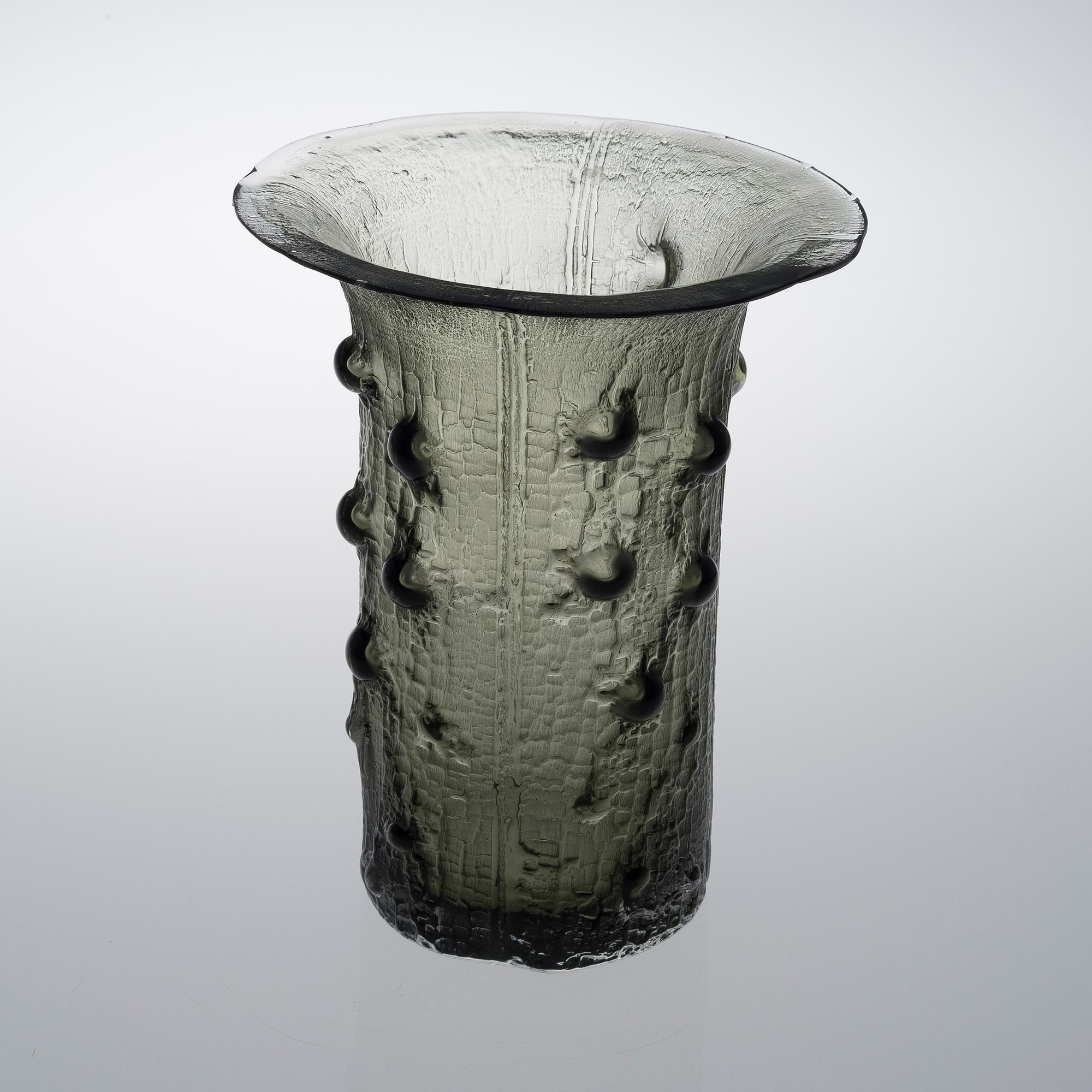 TIMO SARPANEVA, VAS. Finlandia-serien. Sign. Timo Sarpaneva 3356, Iittala. Formgiven 1964.