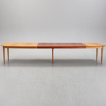Josef Frank, a model '947' mahogany veneered dinner table for Firma Svenskt Tenn.