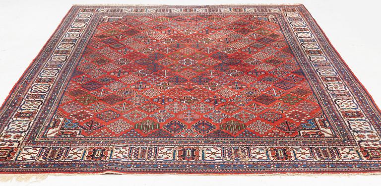 A carpet, possibly Bakhtiari, ca 309 x 230 cm.