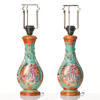 A pair of Chinese porcelain vases made in to lamps, Qing dynasty, circa 1800.