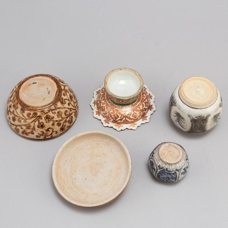 Three jars, and a footed dish, Sawankhalok, for South East Asia, 15th century to circa 1900.