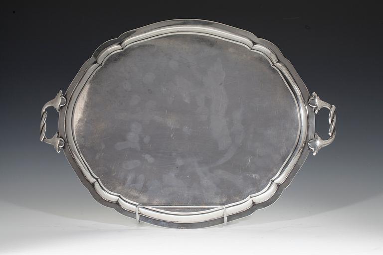 A TRAY, 84 silver. Johan Heinoin St. Petersburg 1874. Measurements 43 x 48 cm. Weight 1350 g.