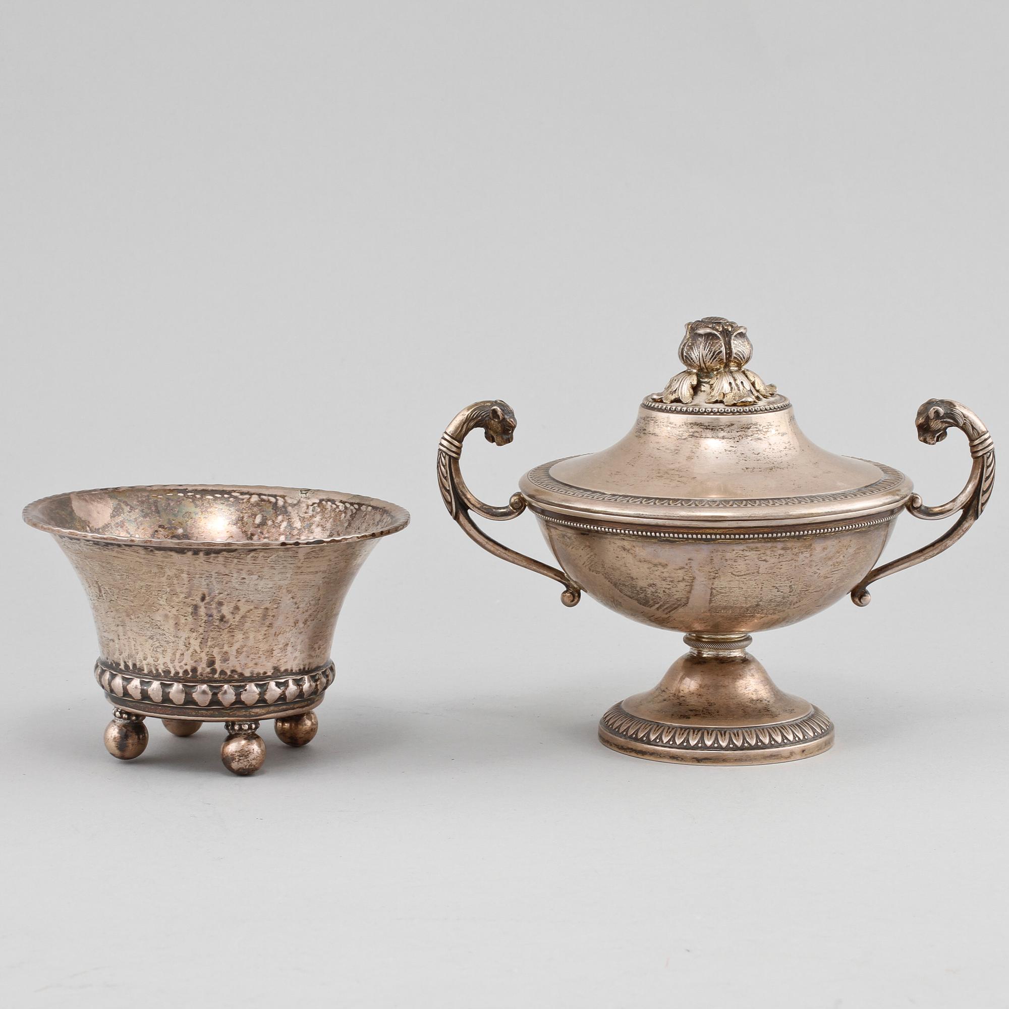 SOCKERSKÅL samt SKÅL, silver, Carl Gustaf Hallberg samt K. Andersson, Stockholm, 1900-talets första kvartal. Vikt 560 g.