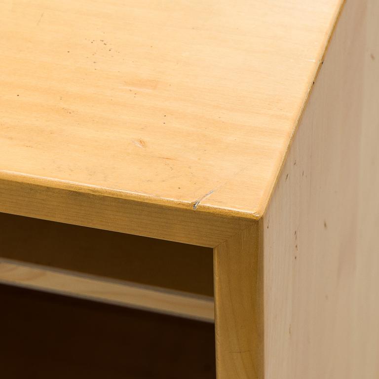 Aino Aalto, skåp, modell 217, Artek, 1900-talets slut.