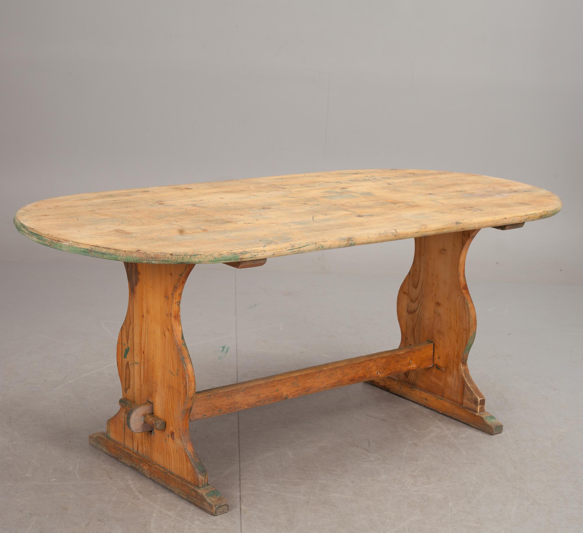 BORD, allmoge. 1900-tal, modern tillverkning delvis äldre delar.