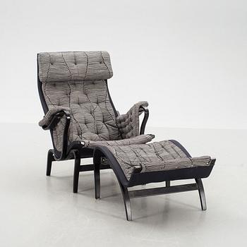 VILSTOL MED FOTPALL, "Pernilla", Bruno Mathsson by Dux Jubileumsutgåva 1907-2007.