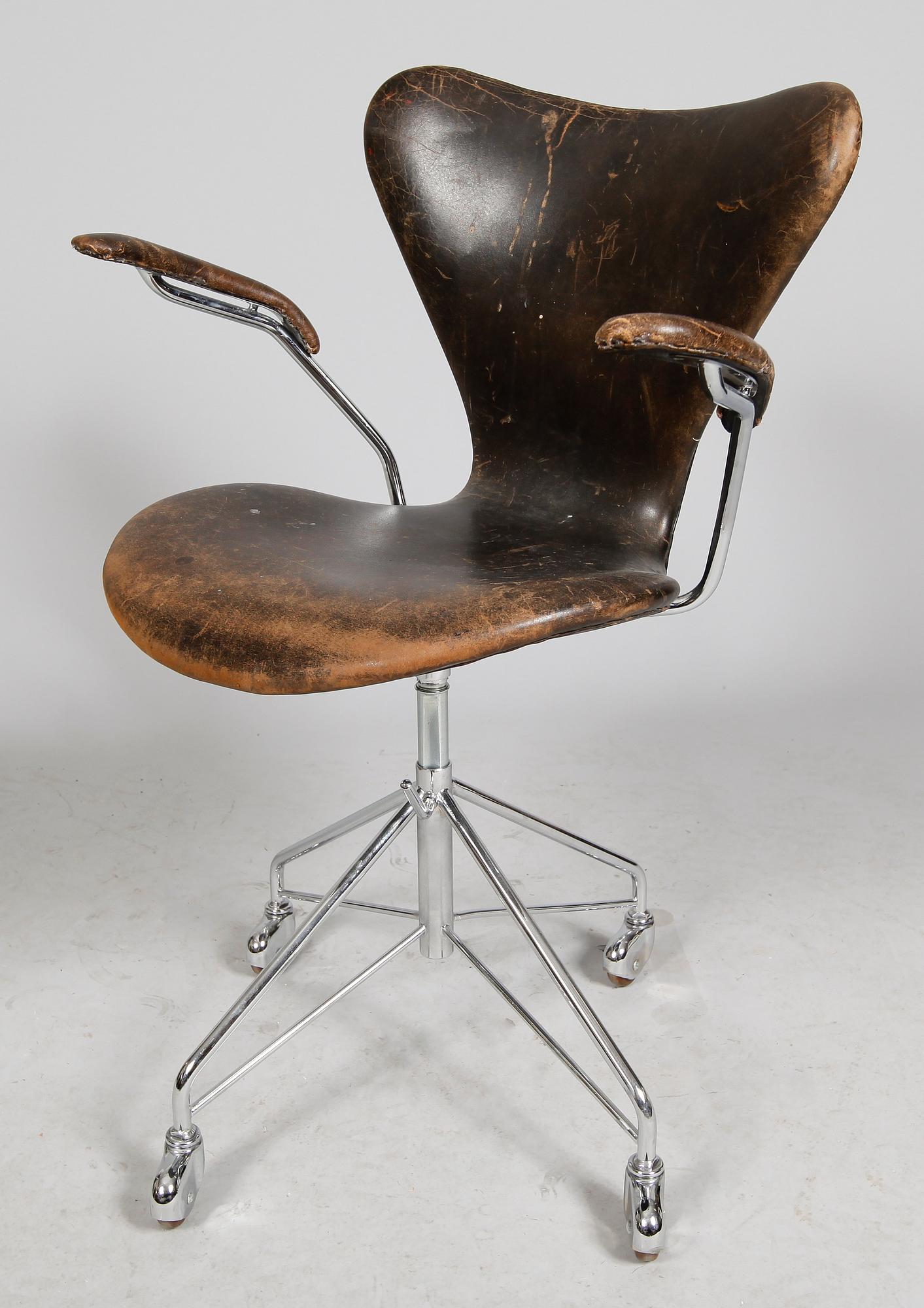 SKRIVSTOL, "Sjuan", Arne Jacobsen, 1900-talets mitt.
