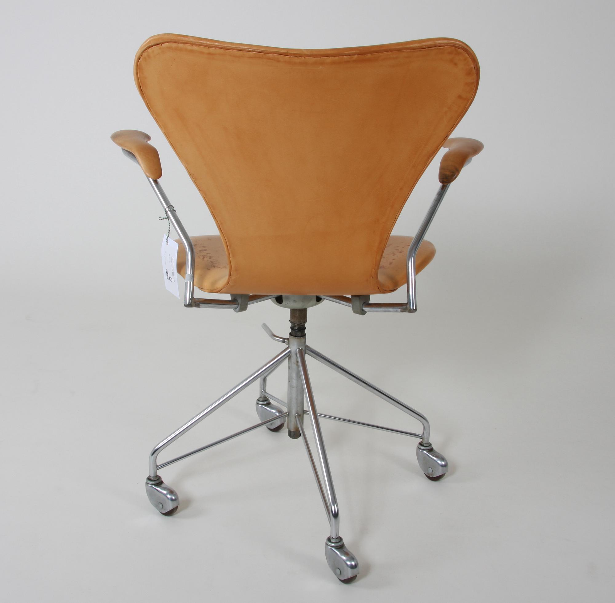 SKRIVSTOL, "Sjuan", Arne Jacobsen för Fritz Hansen.
