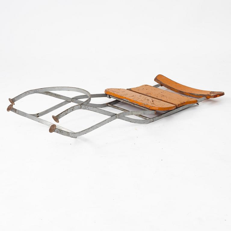 Trädgårdsstolar, sex stycken, samt bord, Brygerserien, Grythyttan, 1900-talets mitt.