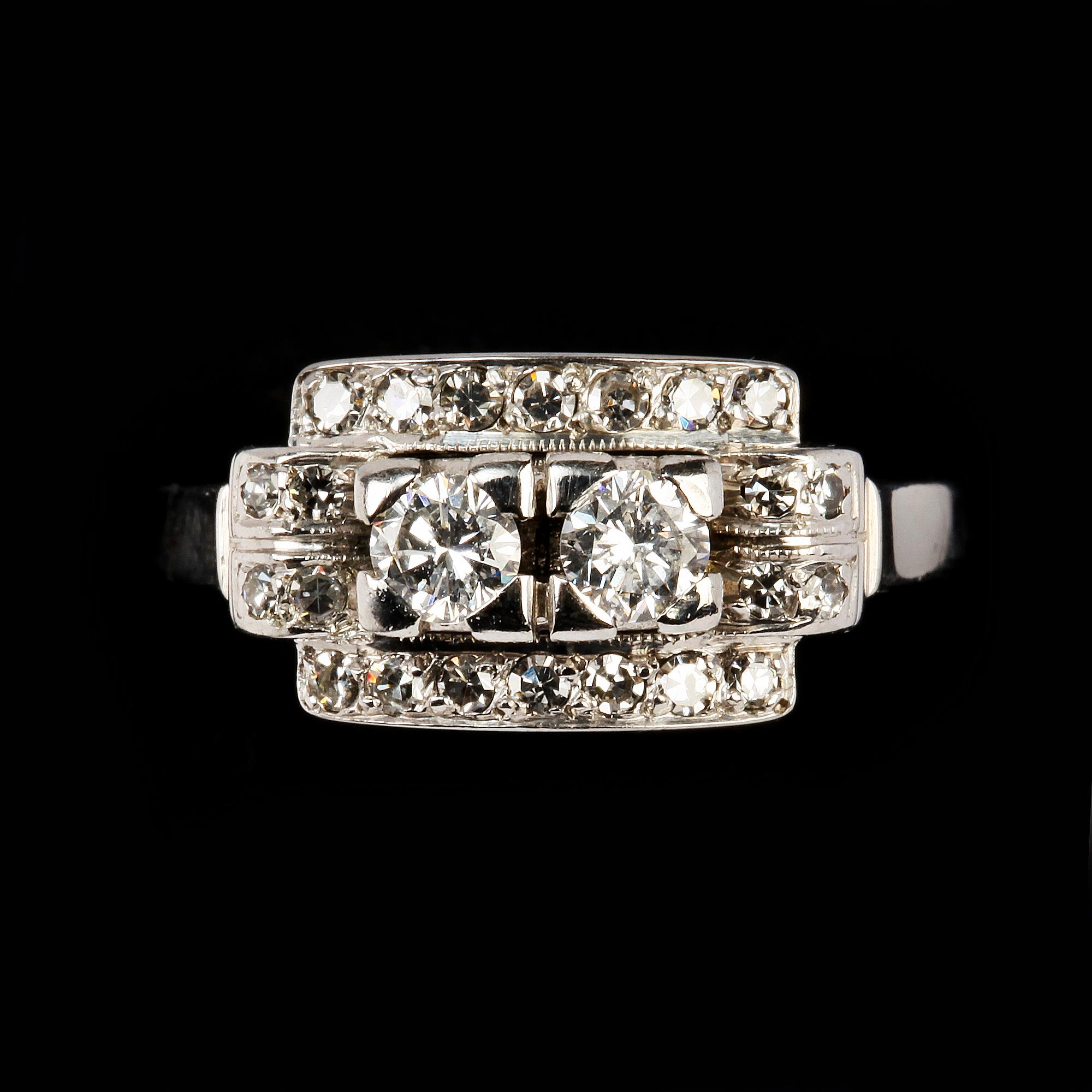 RING, 18 k vitguld med 24 st briljantslipade diamanter, G Dahlgren & Co, 1940, Malmö, tot ca 0,96 ct.