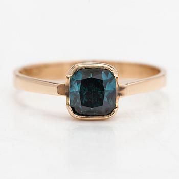 Ring, 14K guld, med en kuddslipad modifierad diamant ca 1.13 ct. Med IGI certifikat.