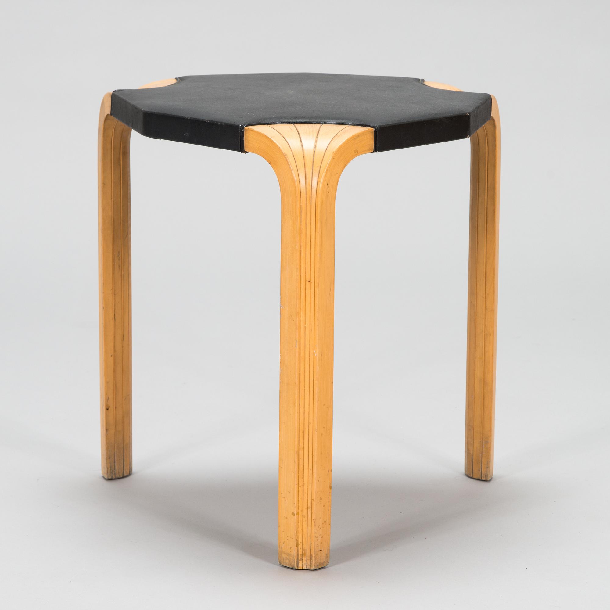 Alvar Aalto, pall, modell X 602 för  O.Y. Huonekalu- ja Rakennustyötehdas A.B. 1900-talets mitt.