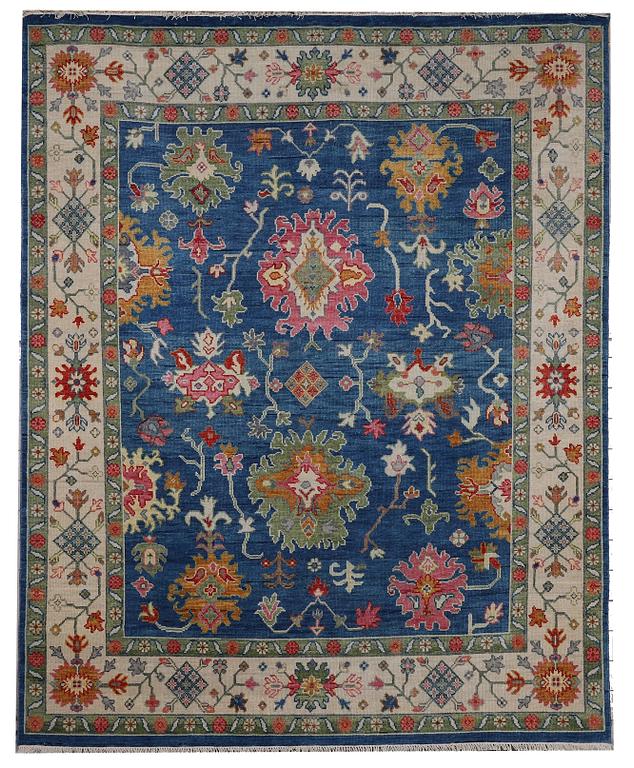 A carpet, Ushak Design, ca 303 x 246 cm.