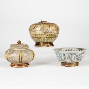 Two Sawankhalok jars with covers and a bowl, Thailand, 14th/17th Century.