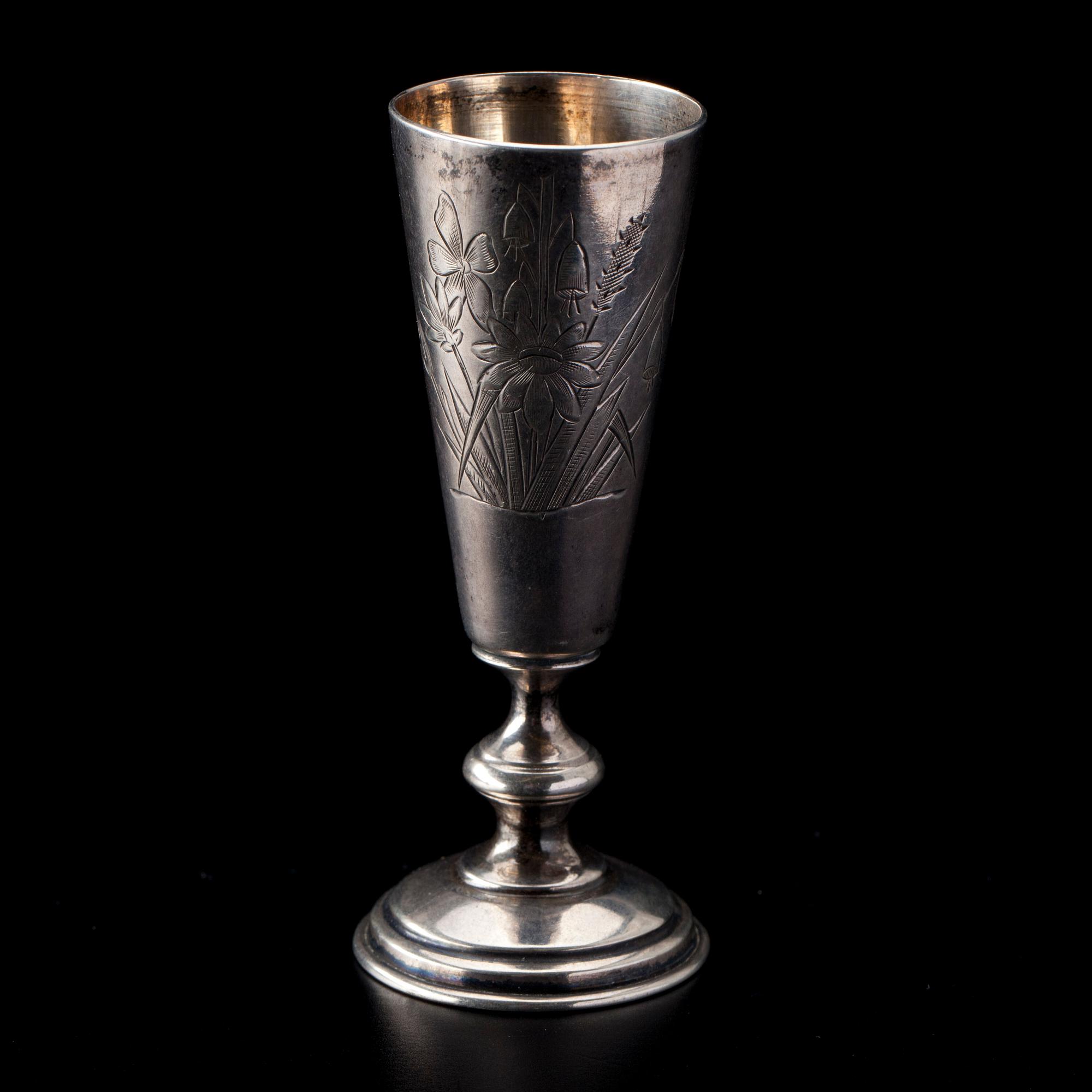 SALTKAR, BÄGARE samt GRÄDDSNÄCKA, silver, Ryssland och Sverige. Vikt tot. 171 g.