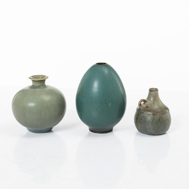 Miniatyrer, tre stycken, stengods, Berndt Friberg och Carl-Harry Stålhane, Gustavsberg respektive Rörstrand.