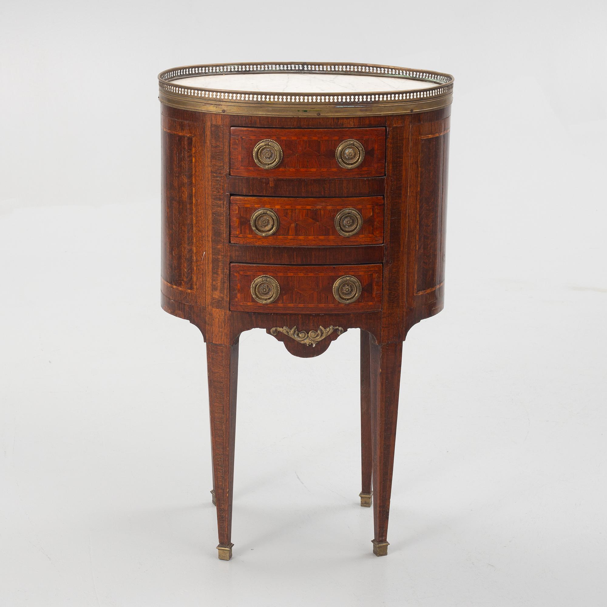 Byrå Louis XVI-stil, 1900-tal.